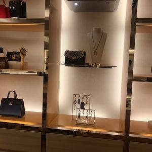 Meet your Posher, Ada